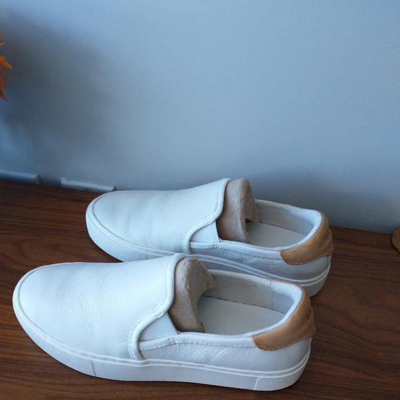 Ugg Women's Cahlvan Sneakers size 7 - Picture 2 of 9